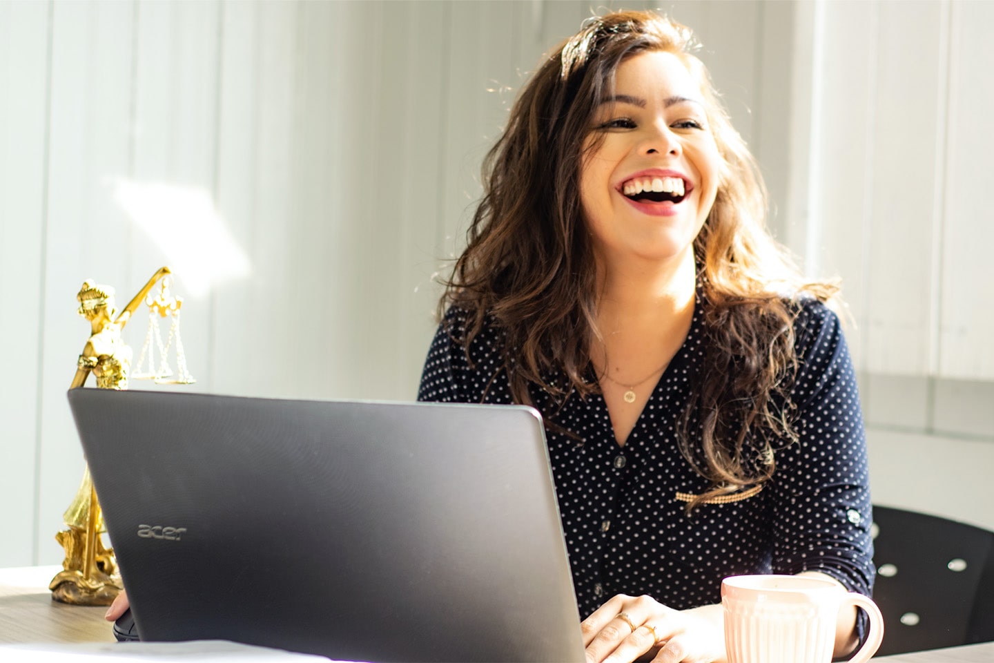 Online Business Assistant For an Investment Holding